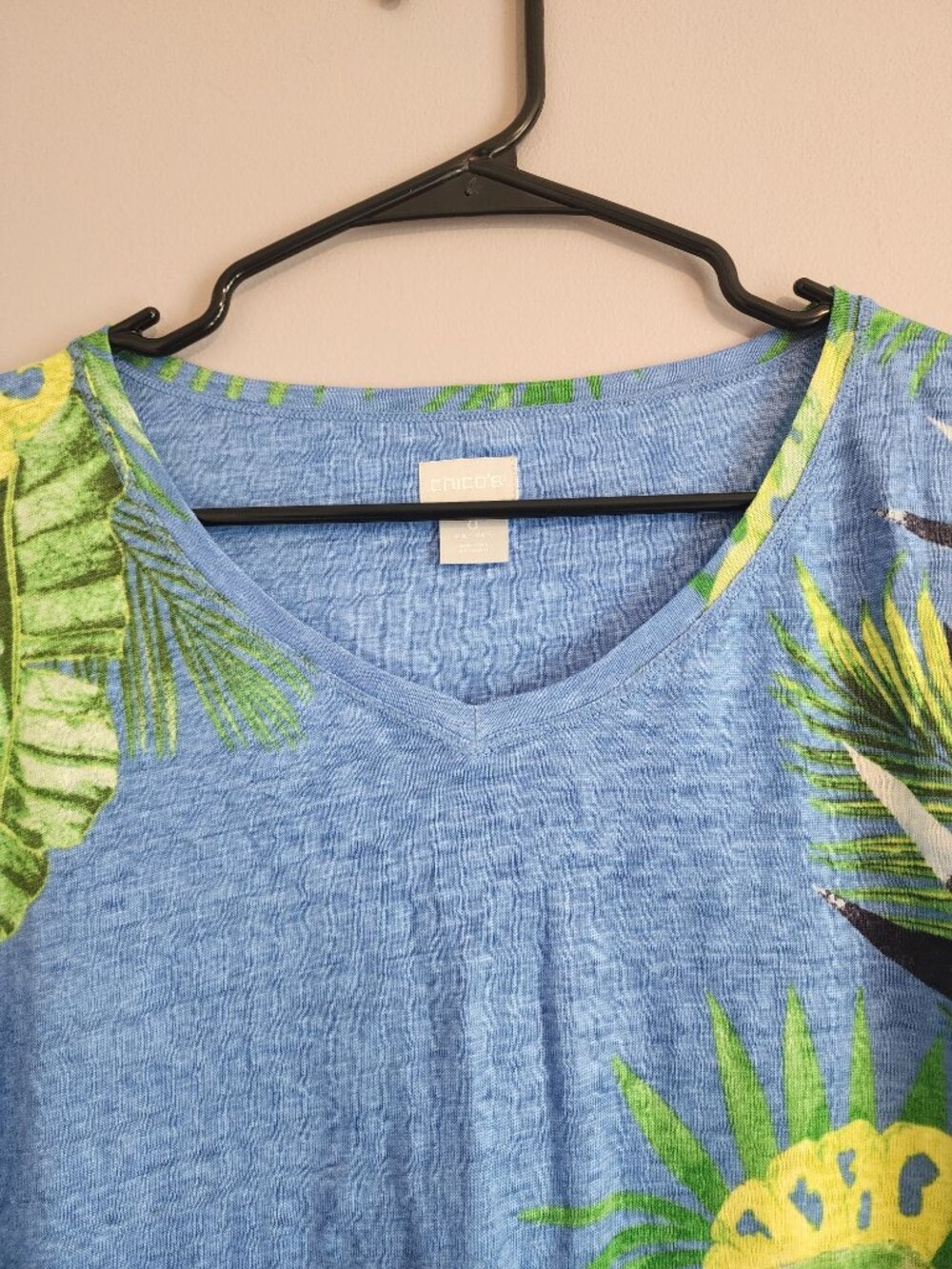 Chico's Colorful Blue Tropical V-Neck Shirt - NWT, Size Small - Picture 8 of 12